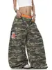 Directo del fabricante: Pantalones anchos de camuflaje bordado, de doble cintura, con bloques de color estilo americano, un diseño de moda tanto para hombres como para mujeres
