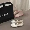 Zapatos Planos Estilo Suave con Falda Mary Janes Francesas para Mujer 2026 Otoño Nueva Llegada Zapatos Individuales Elegantes Versátiles de Corte Bajo
