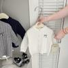 Cardigan de Tricô Outono para Bebê Menina 2026 Novo Suéter Estiloso Bordado com Laço Jaqueta Versátil para Crianças