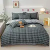Nuevo engrosado lijado cuatro piezas dormitorio estudiantil tres piezas simple agradable a la piel funda de edredón sábanas ropa de cama al por mayor
