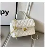 2026 Nueva Moda Versátil Estilo de Alta Gama Hombro Único Cruzado Cuero Genuino Estilo Chanel Acolchado Cadena Bolso de Mano Bolsa Caja