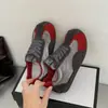 Zapatillas deportivas retro alemanas de entrenamiento de suela gruesa para aumentar la altura, versátiles, de suela blanda, casuales, nuevo otoño 2026, para mujeres menudas.