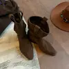 Coleção Outono 2026: Botas Femininas de Salto Grosso com Bico Quadrado, Franzidas no Tornozelo, Acabamento Fosco, Estilo Western, Botas de Equitação Versáteis
