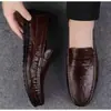 Sapatos Masculinos de Couro 2026 Novo Estilo High-End Gentleman Tendência Britânica Mocassins Respirável Solado Macio Cabedal Macio Sapatos de Couro para Negócios