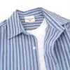Camisa de manga larga a rayas verticales falsa de dos piezas para hombre, holgada y casual, adecuada para primavera y otoño, camisa con cuello de solapa estilo japonés, vibe moda urbana alta