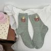IOULOR Cartoon Bear Aniversário Chapéu Fio Pontudo Bordado Meias Femininas Estilo Coreano Bonito Algodão Mid-tube Meias Femininas Sakagiya
