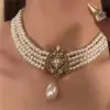 Cadena de Clavícula de Perlas Multicapa para Mujer, Cadena Barroca, Estilo Lujo Ligero, Sensación de Alta Gama, Collar de Perlas Multicapa Estilo Corte, Corto