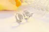 Brincos de Folha de Diamante Cintilante para Mulheres, Brincos Exquisitos e Compactos, Novo Elegante Outono e Inverno 2025, Joias de Orelha com Design de Nicho Versátil