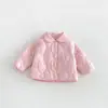 Chaqueta acolchada de algodón de color liso para niña, colección de invierno 2026, estilo bebé lindo con cuello doblado, prenda exterior de algodón engrosada para niños, zdw6533