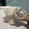 Grampo de Cabelo Flor de Camélia Estilo Chanel com Strass Completo, Disponível em Múltiplas Cores, Adequado para o Dia a Dia, Encontros, Estilo Versátil, Exportação Transfronteiriça