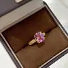 Anillo de Diamantes Rosa Argyle de Moda y Elegante con un Diamante de Huevo de Paloma de Corte Nido de Pájaro, Lujoso y Versátil, para Mujeres