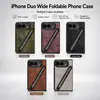 Adecuado para iPhone Duo, este estuche para teléfono presenta un patrón de camuflaje, una ranura para bolígrafo y un protector de pantalla integrado, proporcionando protección completa contra caídas y arañazos.