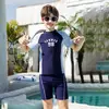 Aliexpress Ropa de baño para niños Estilo Deportivo para Niños Traje de Baño de Dos Piezas Manga Corta Protección Solar Modesto para Niños Mayores y Adolescentes
