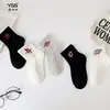Calcetines infantiles Yishuangshuang, nuevos calcetines de media caña con letras de moda para otoño e invierno, algodón peinado, calcetines de algodón para niños estudiantes sin costuras