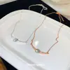 Collar con colgante curvo de circón, fresco y elegante, para mujer, diseño de nicho ins, cadena para la clavícula, simple y versátil para el uso diario