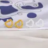 Pendientes de amor huecos simples personalizados con textura femenina, exquisitos pendientes de corazón de niña dulce con superdestellos de plata rota con forma de corazón de melocotón