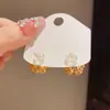 Pendientes vintage de metal con perlas y pétalos exagerados personalizados transfronterizos, pendientes elegantes, sencillos y de diseño único para mujer