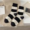 Meias de cashmere torcido sem costura ~ estilo ins com combinação de cores simples para outono e inverno, meias felpudas confortáveis, quentes, macias, meias de tubo de algodão e lã