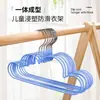 Nubes Creativas Tendedero Infantil Doméstico Antideslizante Sin Costuras Plástico Recubierto Colgador de Ropa Especial para Niños Bebés Soporte Colgador de Ropa de Protección Ambiental