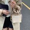 Bolsas Populares Quentes Deste Ano para Mulheres 2025 Nova Moda de Verão Design de Nicho Retrô Bolsa Transversal Bolsa de Ombro Bolsa Saco