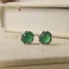 Pendientes de Ágata Calcedonia Natural Grado A Verde Claro con Incrustación Plateada, Pendientes Simples Vintage con un Toque de Lujo, Exquisito Diseño Pequeño de Cabujón