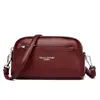 Bolsa Quadrada Pequena de Couro Macio Feminina 2024 Nova Moda Casual para Mãe de Meia-Idade Bolsa de Ombro Transversal Bolsa de Mão Portátil