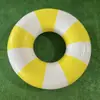 Anillo inflable para nadar de PVC más vendido en colores sólidos, frutas, estampado de leopardo, bandera, brillos, dona, anillo con asa a rayas azules y blancas