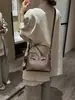 Bolso cubo con patrón de lichi para mujer, nuevo modelo 2026, bolso de mano, bolso de hombro, bolso cruzado, versátil para ir al trabajo, bolso cesta pequeño con colgante