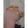 Pulsera abierta de múltiples hilos retorcidos, de moda europea y americana, para mujer, diseño de nicho de lujo ligero, estilo metálico, exquisita y versátil para el uso diario