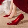Zapatos de boda nuevos 2023, de gamuza roja, para novia, dama de honor, con cuentas y diamantes de imitación, de una sola capa, para mujer.