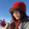 Gorro Estilo Coreano de Lana de Cordero Roja Lei Feng para Mujer, Gorro de Felpa Engrosado Cálido de Invierno para Ciclismo con Protección para las Orejas, Gorro de Aviador a Prueba de Frío