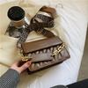 2022 Nova bolsa texturizada estilo ocidental, bolsa feminina moderna, elegante, bolsa crossbody para celebrantes da Internet, bolsa feminina de ombro combinando