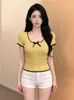 Top de malha curto de manga curta com laço de renda color block estilo americano para mulheres, 2026 verão, justo, estilo hot girl, com ombros normais