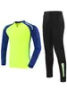 Atacado de roupas esportivas infantis de manga longa para atividades ao ar livre, incluindo tamanhos unissex e para adolescentes, roupas de treino respiráveis e camisas de time com impressão personalizada para jogos de futebol