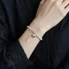 Pulseira Elegante de Alto Padrão com Coração e Círculo Brilhantes para Mulheres Estilo Ins Design de Nicho Luxo Acessível Joia de Mão Exquisita e Simples