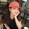 Gorra de Béisbol a Cuadros Retro con Bordado de Letras para Primavera y Verano Estilo Coreano Versátil Ala Ancha Circunferencia de Cabeza Grande Hace que la Cara Parezca Más Pequeña Gorra de Pico