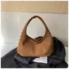 Bolsa de Braço com Rebite Cruzado 2026 Novo Estilo Estilo Garota Popular Versátil Retrô Bolsa de Ombro Único em PU Bolsa de Mão Bolsa da Moda Mulheres