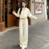 Conjunto esportivo casual estilo europeu para mulheres, nova versão coreana outono/inverno 2026, conjunto de duas peças com cardigã folgado e moletom com capuz, efeito emagrecedor