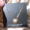 Nueva cadena de clavícula de lujo estilo coreano, collar versátil de acero de titanio de moda para mujer, colgante simple clásico de circón, accesorio versátil