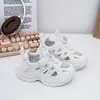 Tenis Blancos para Niños, Zapatos Deportivos Blancos Puros para Niños y Niñas, Nuevo Modelo Verano 2026, Malla Transpirable, Zapatos Deportivos Ligeros con Botones, Modernos