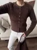 Cardigã suéter feminino transfronteiriço europeu e americano retrô, gola redonda, caimento justo, novo estilo outono e inverno 2026, top básico elegante e casual