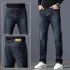 Pantalones de mezclilla de alta gama en negro y gris de Hong Kong para hombre, nueva colección primavera 2026, estilo de pierna recta, elásticos, pantalones largos casuales, ropa de hombre de moda