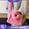 Bolso peludo para mujer, versátil para otoño e invierno 2026, nuevo diseño de moda nicho, bolso de hombro cruzado, bolso de mano, bolso peludo