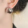 Pendientes Redondos Dorados de Diseño de Nicho Retro Europeo y Americano Pendientes de Botón Estilo Frío de Gama Alta Normcore Otoño e Invierno