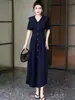 [En Stock] Nuevo Vestido Minimalista Francés de Manga Corta con Cuello en V y Tacto de Sal de Alta Gama para el Viaje Diario de Verano