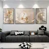 Blanco roto Dorado Lujo Ligero Figura Pintura Decorativa Hojas de Ginkgo Ramas de Flores Tres Paneles (Dos Verticales Una Horizontal) Pintura de Porcelana de Cristal de Aleación de Aluminio para Sala de Estar