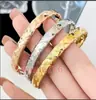 Pulseiras Estreitas e Largas de Ouro Rosé 18K, Ouro, Ouro Branco e Banhadas a Ouro com Padrão Exquisito de Diamantes Diagonais