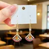Nuevos pendientes en forma de abanico calados de estilo chino con diamantes de colores, abanico plegable retro de circón de color contrastante, adecuados para combinar con vestido tradicional chino, pendientes para mujer