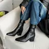 Botines Elegantes de Estilo Coreano con Suela Silenciosa, Versátiles para el Trabajo, Adelgazantes, 2026 Otoño/Invierno, Tacón Medio Grueso, Punta Fina, Elásticos que Abrazan la Pierna, Botines Cortos para Mujer