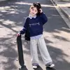 Elegante y Versátil Moda para Niñas Moderna Combinación Perfecta Rayas Patchwork Cuello Polo Falso Dos Piezas Sudadera Pantalones Anchos Casuales Conjunto